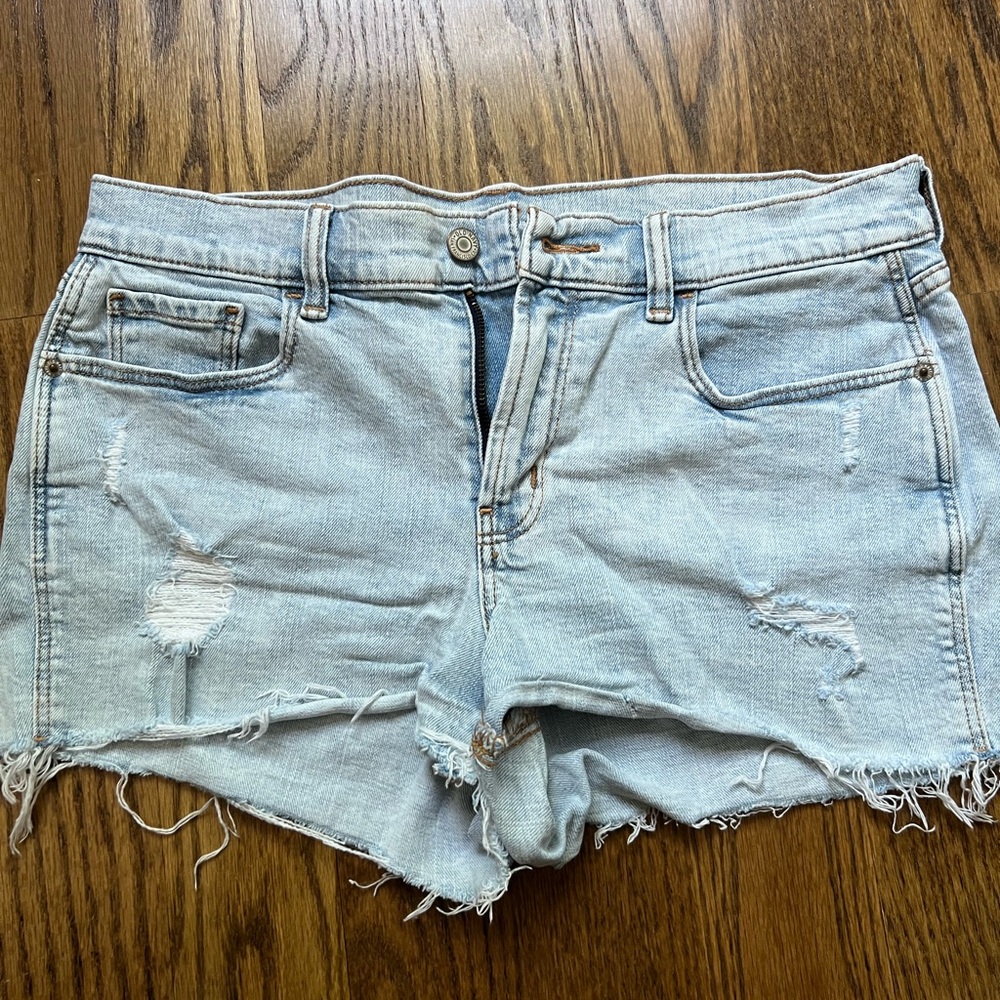 Old Navy distressed denim shorts - Size 8, 3in